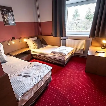 Podkowa Hotel *